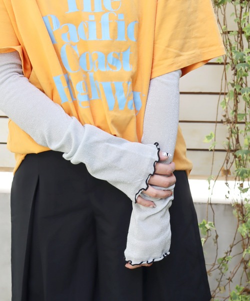 KIVISDOU（キビスドウ）の「UVカット スパークル メロウ カラー アームカバー（アームカバー・レディース・ラベンダー/ミント/イエロー/ブラック/ライトグレー・F）」の2枚目の写真