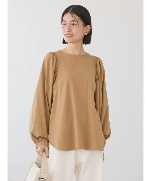 未使用級✨️ 24ss ビアズリー ギャザードルマンブラウス 金ボタン BEARDSLEY（ビアズリー）の「ギャザードルマンブラウス（シャツ