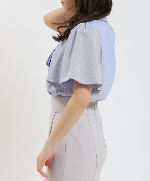 ASTORIA ODIER（アストリアオディール）の「ストライプフリルボウタイ半袖ブラウス（シャツ/ブラウス・レディース・ホワイト×ブルー/ホワイト×ネイビー・SMALL/MEDIUM）」の5枚目の写真