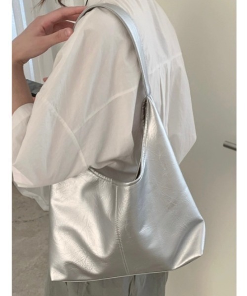 LADY LIKE(レディライク)の「メタリックワンハンドルショルダーバッグ(ショルダーバッグ・レディース・ブラック/シルバー・F)」の1枚目の写真