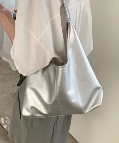 LADY LIKE(レディライク)の「メタリックワンハンドルショルダーバッグ(ショルダーバッグ・レディース・ブラック/シルバー・F)」の3枚目の写真