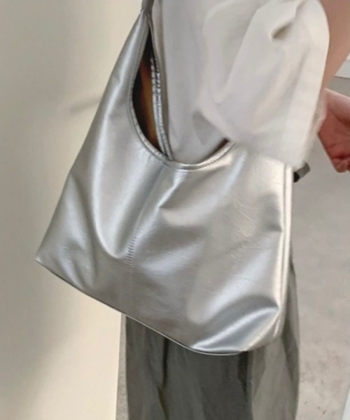 LADY LIKE(レディライク)の「メタリックワンハンドルショルダーバッグ(ショルダーバッグ・レディース・ブラック/シルバー・F)」の4枚目の写真