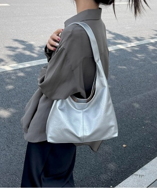LADY LIKE(レディライク)の「メタリックワンハンドルショルダーバッグ(ショルダーバッグ・レディース・ブラック/シルバー・F)」の14枚目の写真