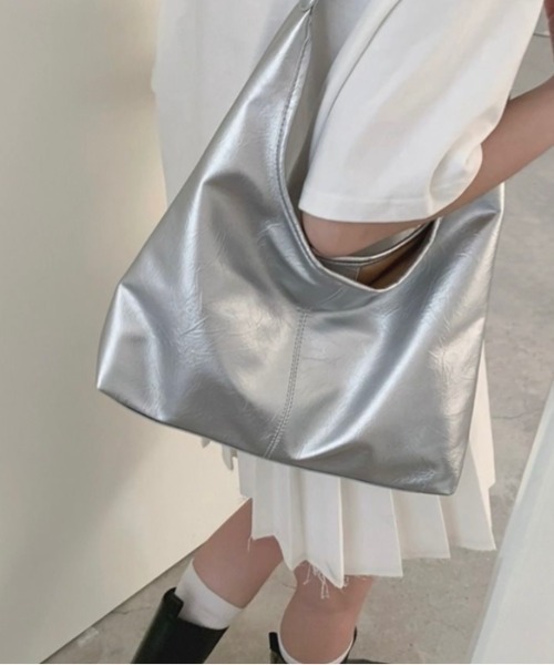 LADY LIKE(レディライク)の「メタリックワンハンドルショルダーバッグ(ショルダーバッグ・レディース・ブラック/シルバー・F)」の9枚目の写真