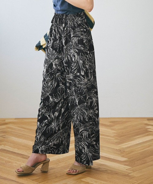 モノトーンリーフ柄ワイドパンツ（その他パンツ）｜coca（coca）（コカ