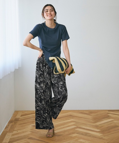 coca(coca)(コカ)の「モノトーンリーフ柄ワイドパンツ(その他パンツ・レディース・ブラック・SHORT/MEDIUM/LONG)」の4枚目の写真