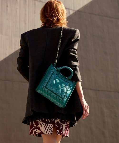 LeSportsac（レスポートサック）の「SM CHAIN QUILT TOTE バンダナグリーン（トートバッグ・レディース・グリーン・FREE）」の14枚目の写真