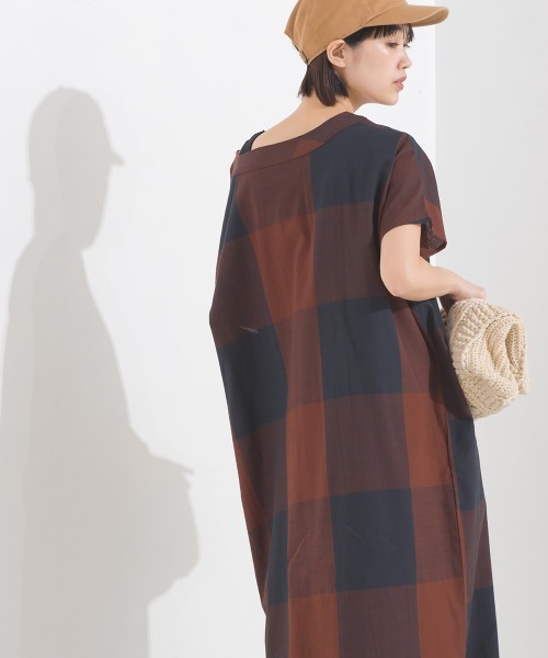 OMNES（オムネス）の「コットンスラブチェック柄ワンピース（ワンピース・レディース・ブラック/ブルー/ブラウン・FREE）」の17枚目の写真