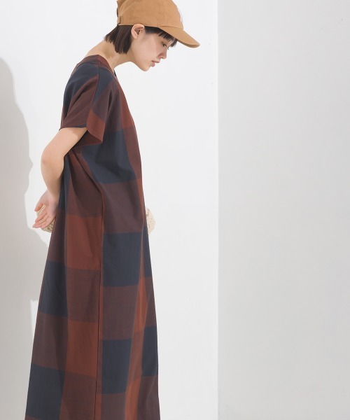 OMNES（オムネス）の「コットンスラブチェック柄ワンピース（ワンピース・レディース・ブラック/ブルー/ブラウン・FREE）」の19枚目の写真
