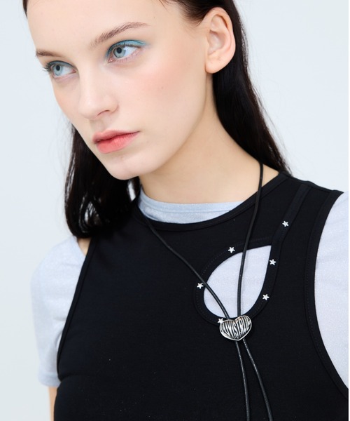 LUVISTRUE（ラヴイズトゥルー）の「HEART LEATHER NECKLACE（ネックレス・レディース・ブラック・FREE）」の2枚目の写真