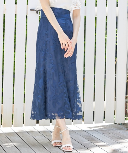 tocco closet(トッコ クローゼット)の「ダマスク柄パネルレースマーメイドスカート(スカート・レディース・ネイビー/オフホワイト・M)」の1枚目の写真