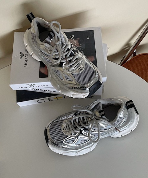 Vipoa(ヴィポア)の「volume dad sneakers(スニーカー・レディース・シルバー・LARGE/MEDIUM/SMALL)」の8枚目の写真