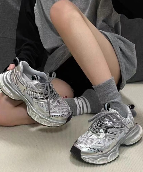 Vipoa(ヴィポア)の「volume dad sneakers(スニーカー・レディース・シルバー・LARGE/MEDIUM/SMALL)」の10枚目の写真