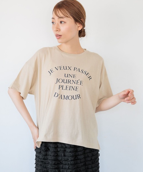 LAKOLE(ラコレ)の「シンプルロゴT / 136058(Tシャツ/カットソー・レディース・ベージュ/オフホワイト/チャコール・MEDIUM/SMALL)」の3枚目の写真