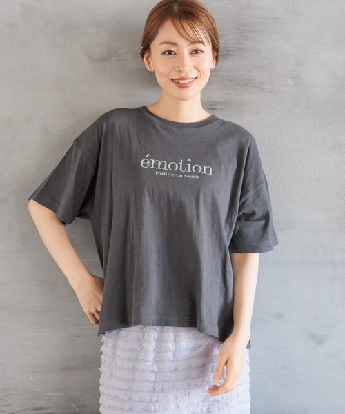 LAKOLE(ラコレ)の「シンプルロゴT / 136058(Tシャツ/カットソー・レディース・ベージュ/オフホワイト/チャコール・MEDIUM/SMALL)」の7枚目の写真