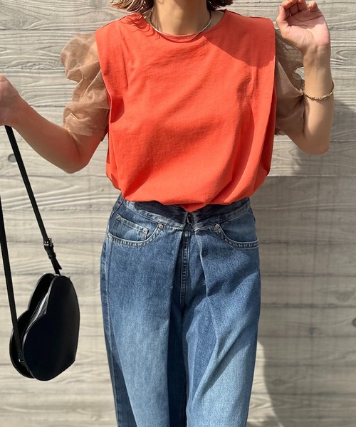 mi via loca(ミヴィアロカ)の「配色チュールボリュームスリーブ タックデザイントップス(Tシャツ/カットソー・レディース・オフホワイト/オレンジ/スミクロ/ブラウン・FREE)」の6枚目の写真