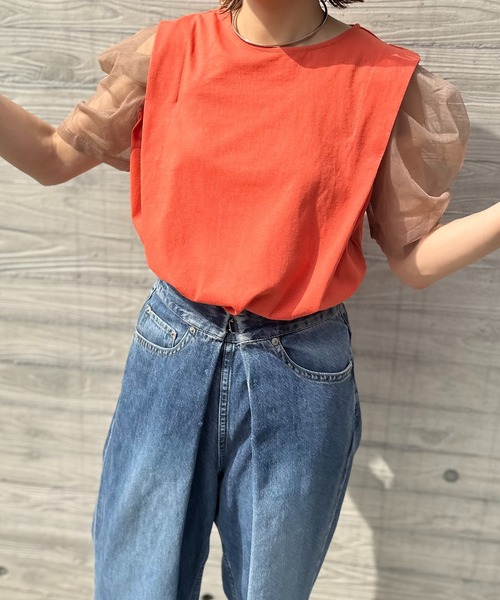 mi via loca(ミヴィアロカ)の「配色チュールボリュームスリーブ タックデザイントップス(Tシャツ/カットソー・レディース・オフホワイト/オレンジ/スミクロ/ブラウン・FREE)」の11枚目の写真