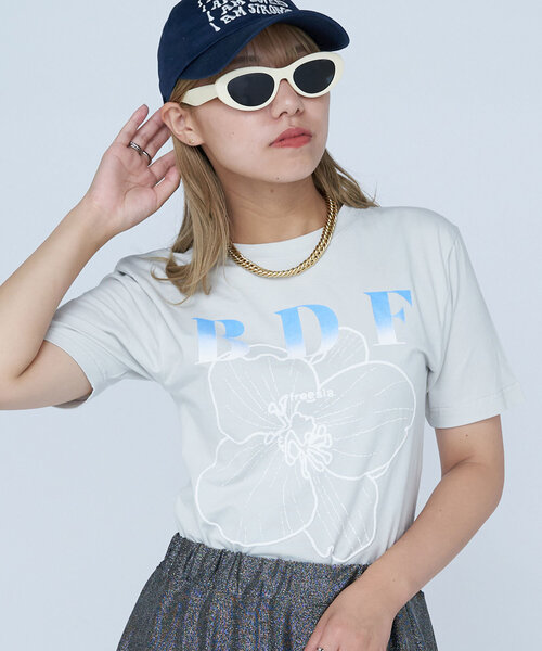 CIAOPANIC(チャオパニック)の「【WEB限定】BDFフラワーロゴショートTee(Tシャツ/カットソー・レディース・カーキ/ブラック/アイボリー/サックスブルー/グレー/オフホワイト/ローズ/ベージュ/ネイビー/グリーン/レッド/ピンク・ONE SIZE)」の7枚目の写真