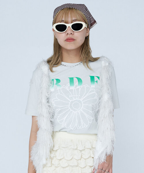 CIAOPANIC(チャオパニック)の「【WEB限定】BDFフラワーロゴショートTee(Tシャツ/カットソー・レディース・カーキ/ブラック/アイボリー/サックスブルー/グレー/オフホワイト/ローズ/ベージュ/ネイビー/グリーン/レッド/ピンク・ONE SIZE)」の3枚目の写真