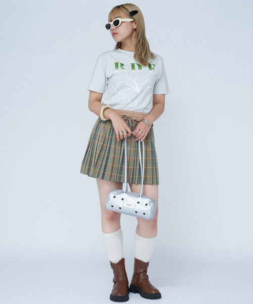 CIAOPANIC(チャオパニック)の「【WEB限定】BDFフラワーロゴショートTee(Tシャツ/カットソー・レディース・カーキ/ブラック/アイボリー/サックスブルー/グレー/オフホワイト/ローズ/ベージュ/ネイビー/グリーン/レッド/ピンク・ONE SIZE)」の14枚目の写真