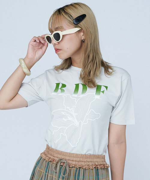CIAOPANIC(チャオパニック)の「【WEB限定】BDFフラワーロゴショートTee(Tシャツ/カットソー・レディース・カーキ/ブラック/アイボリー/サックスブルー/グレー/オフホワイト/ローズ/ベージュ/ネイビー/グリーン/レッド/ピンク・ONE SIZE)」の13枚目の写真