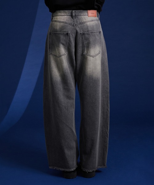 ONCILY（オンシェリー）の「VINTAGE DESIGN TACK CURVED DENIM PANTS / ヴィンテージデザインタックカーブデニムパンツ（デニムパンツ・メンズ・インディゴブルー/ブラック・SMALL/MEDIUM/LARGE）」の19枚目の写真