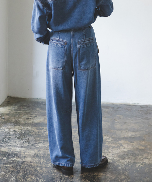 Noble（ノーブル）の「スージングデニムフォルムタックパンツ