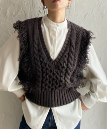 深Vネックショート丈ケーブル編みループフリンジニットベスト