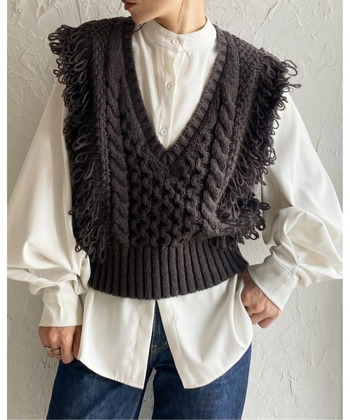 セール】深Vネックショート丈ケーブル編みループフリンジニットベスト