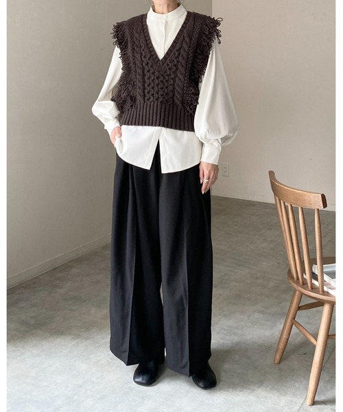 セール】深Vネックショート丈ケーブル編みループフリンジニット