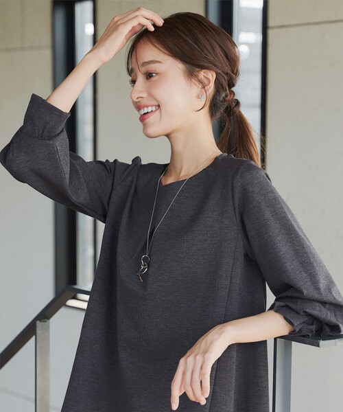 Tiaclasse(ティアクラッセ)の「タックスリーブポンチチュニック(Tシャツ/カットソー・レディース・ネイビー/ピンク/チャコールグレー・S/M/L)」の11枚目の写真