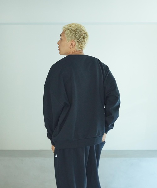 NIKE（ナイキ）の「《セットアップ対応商品》ナイキ クラブ フリース メンズ オーバーサイズド フレンチテリー クルー / Nike Club Fleece Men's Oversized French Terry Crew HJ1820-010 Black（スウェット・メンズ・ブラック・M/2XL/S/XL/L）」の5枚目の写真