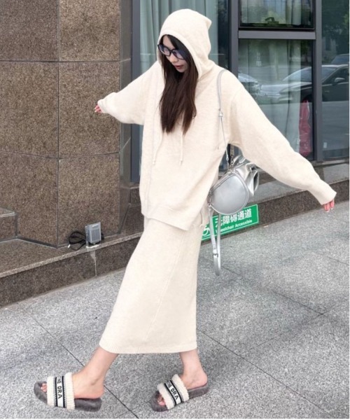 gossip!ロサンゼルス(ゴシップロサンゼルス)の「トップス×スカートニットセットアップ(セットアップ・レディース・ブラウン/グレー/ブラック/オフホワイト/ライトイエロー・FREE)」の3枚目の写真