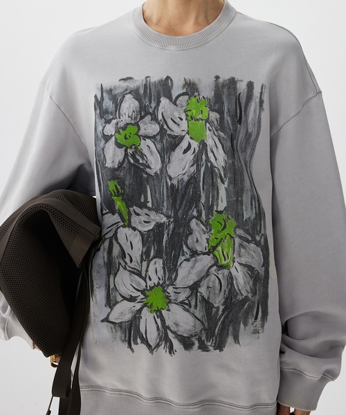 JNBY（ジェーエヌビーワイ）の「Hand-drawn Floral Print Sweatshirt / フローラルプリントスウェット（スウェット・レディース・ブラック/グレー・36/38/40）」の5枚目の写真