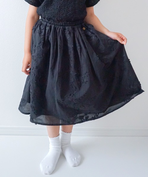 MAKE YOUR DAY(メイクユアデイ)の「オールオーバーレーススカート■80~140cm(スカート・キッズ・ブラック/オフホワイト・120/110/100/140/90/130/80)」の4枚目の写真