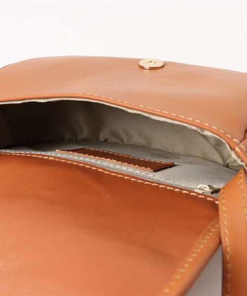 MARCO BIANCHINI（マルコビアンチーニ）の「25SS新作【MARCO BIANCHINI】イタリアンレザー ベルトショルダーバッグ 24054（ショルダーバッグ・レディース・ブラック/グレイッシュベージュ/キャメル・FREE）」の8枚目の写真