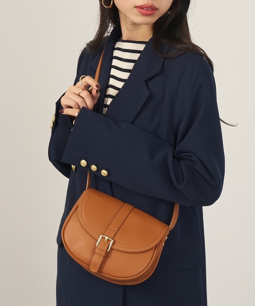 MARCO BIANCHINI（マルコビアンチーニ）の「25SS新作【MARCO BIANCHINI】イタリアンレザー ベルトショルダーバッグ 24054（ショルダーバッグ・レディース・ブラック/グレイッシュベージュ/キャメル・FREE）」の14枚目の写真