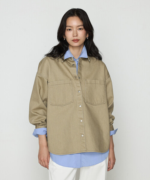 COMME CA（コムサ）の「カラーデニム オーバーシャツ（シャツ/ブラウス・レディース・カーキ/ライトグレー・FREE）」の2枚目の写真