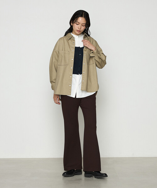 COMME CA（コムサ）の「カラーデニム オーバーシャツ（シャツ/ブラウス・レディース・カーキ/ライトグレー・FREE）」の12枚目の写真