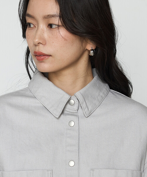 COMME CA（コムサ）の「カラーデニム オーバーシャツ（シャツ/ブラウス・レディース・カーキ/ライトグレー・FREE）」の18枚目の写真