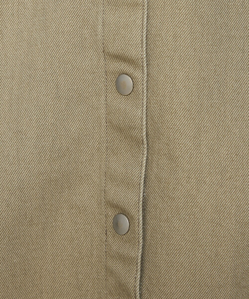COMME CA（コムサ）の「カラーデニム オーバーシャツ（シャツ/ブラウス・レディース・カーキ/ライトグレー・FREE）」の4枚目の写真