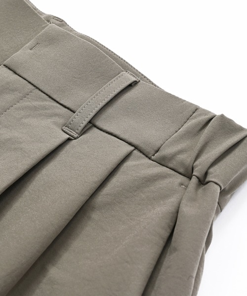 NEW BALANCE(ニューバランス)の「MET24 Tuck Slim Tapered Pants(スラックス・レディース・カーキブラウン/ブラック・LARGE/MEDIUM/SMALL)」の8枚目の写真