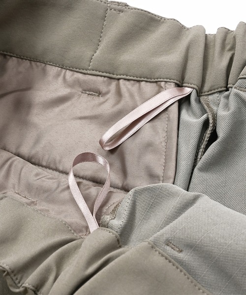 NEW BALANCE(ニューバランス)の「MET24 Tuck Slim Tapered Pants(スラックス・レディース・カーキブラウン/ブラック・LARGE/MEDIUM/SMALL)」の11枚目の写真