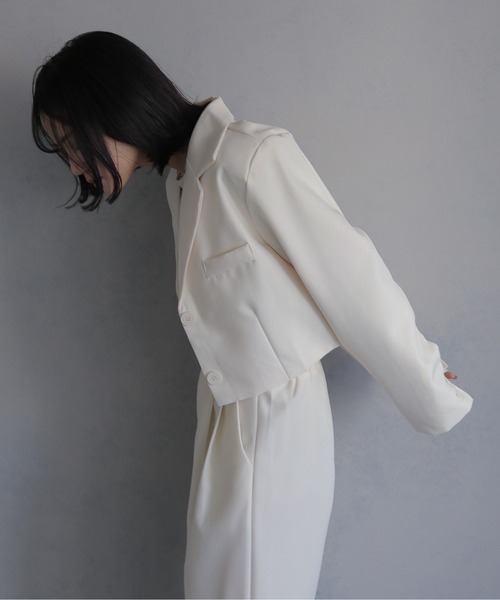 cheriella(シェリエラ)の「【cheriella】ショート丈ジャケット+テーラードパンツ セットアップ SHORT JACKET + TAILORED PANTS SETUP(セットアップ・レディース・ブラック/ベージュ/オフホワイト・M)」の6枚目の写真