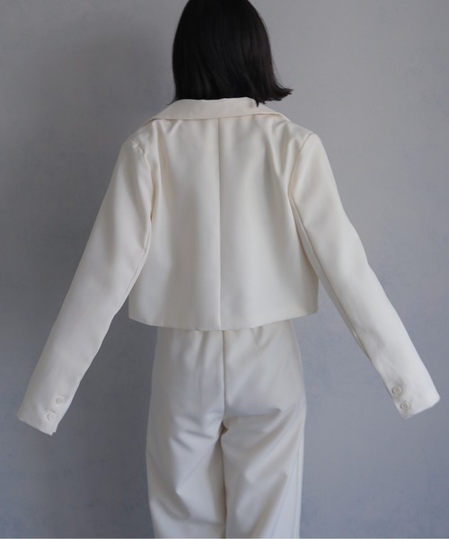 cheriella(シェリエラ)の「【cheriella】ショート丈ジャケット+テーラードパンツ セットアップ SHORT JACKET + TAILORED PANTS SETUP(セットアップ・レディース・ブラック/ベージュ/オフホワイト・M)」の7枚目の写真