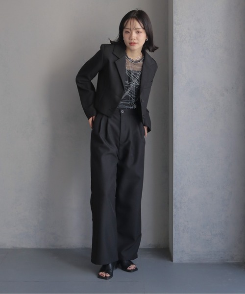 cheriella(シェリエラ)の「【cheriella】ショート丈ジャケット+テーラードパンツ セットアップ SHORT JACKET + TAILORED PANTS SETUP(セットアップ・レディース・ブラック/ベージュ/オフホワイト・M)」の8枚目の写真