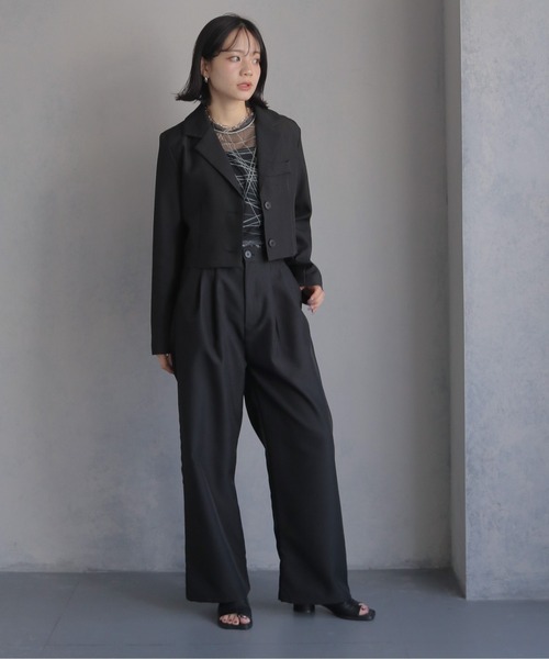 cheriella(シェリエラ)の「【cheriella】ショート丈ジャケット+テーラードパンツ セットアップ SHORT JACKET + TAILORED PANTS SETUP(セットアップ・レディース・ブラック/ベージュ/オフホワイト・M)」の9枚目の写真