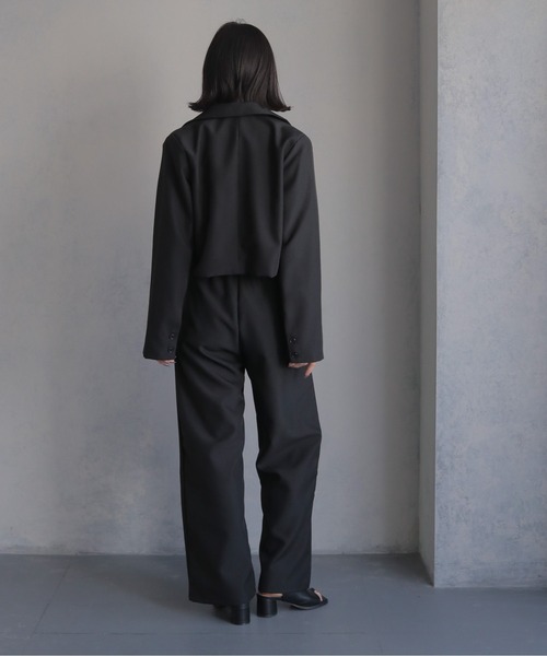 cheriella(シェリエラ)の「【cheriella】ショート丈ジャケット+テーラードパンツ セットアップ SHORT JACKET + TAILORED PANTS SETUP(セットアップ・レディース・ブラック/ベージュ/オフホワイト・M)」の22枚目の写真