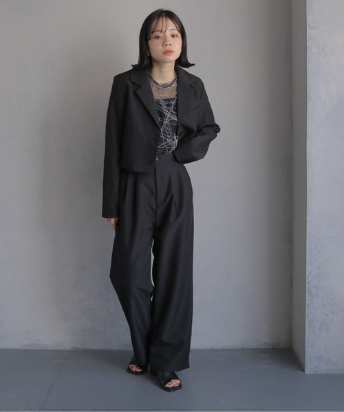 cheriella(シェリエラ)の「【cheriella】ショート丈ジャケット+テーラードパンツ セットアップ SHORT JACKET + TAILORED PANTS SETUP(セットアップ・レディース・ブラック/ベージュ/オフホワイト・M)」の16枚目の写真