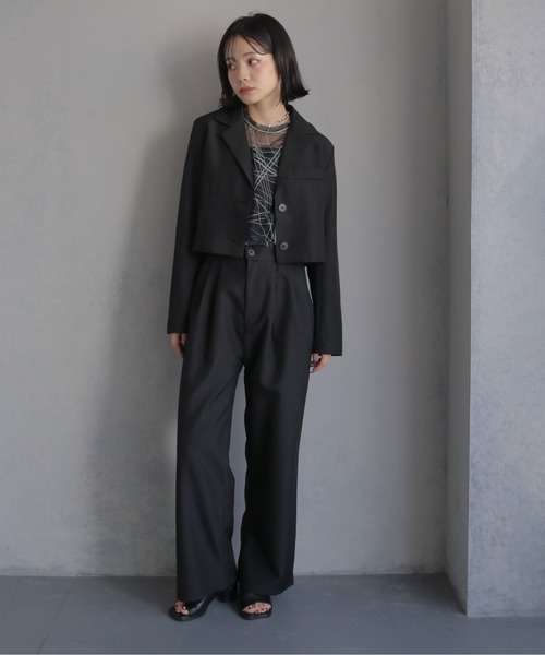 cheriella(シェリエラ)の「【cheriella】ショート丈ジャケット+テーラードパンツ セットアップ SHORT JACKET + TAILORED PANTS SETUP(セットアップ・レディース・ブラック/ベージュ/オフホワイト・M)」の17枚目の写真